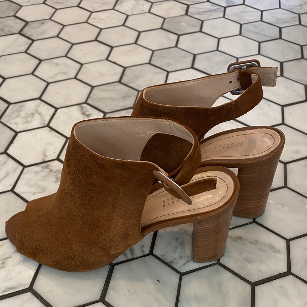 Barney’s New York! Brown suede beauties✨(38 1/2) 🍁